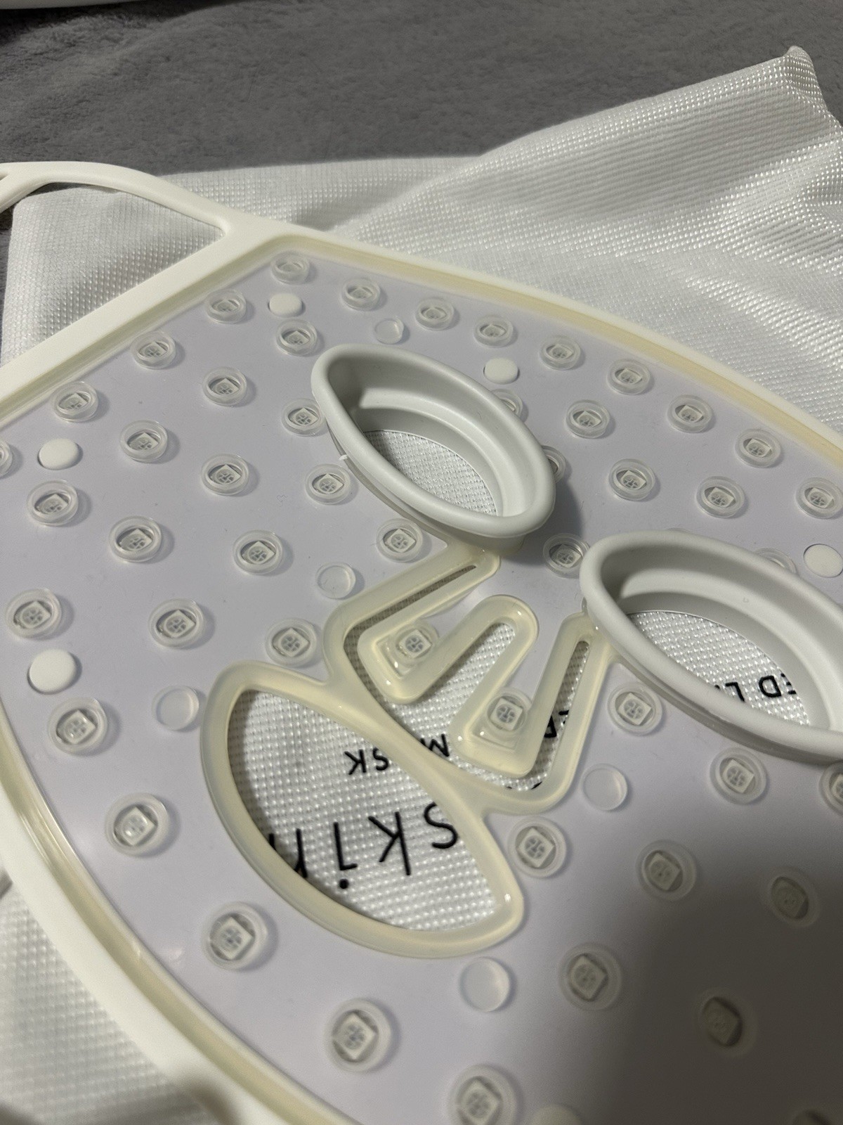 CurrentBody Skin LED Light Therapy Face Mask Series 1