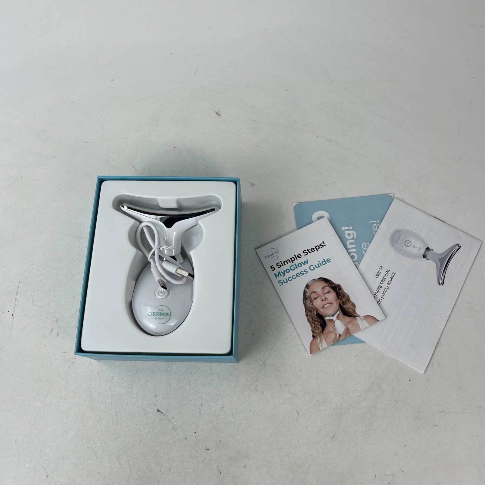 My Derma Dream MyoGlow LED Light Therapy Neck Face Sculpting Device In Box Open