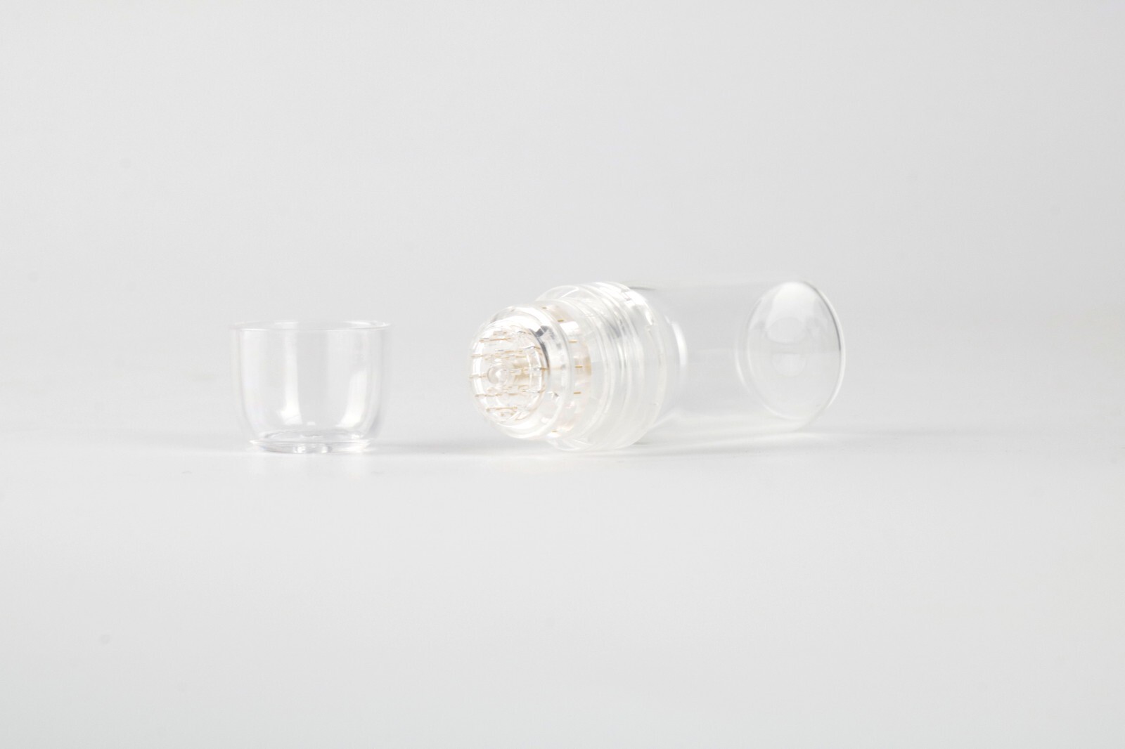 Two Extra Heads! 20Pin / 64Pin Titanium Roller Bottle For Face Skin Salon Use