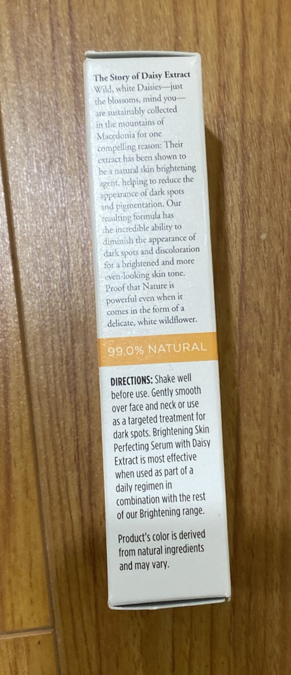 Burt’s Bees Brightening Skin Perfecting Serum 1oz. New In Box.