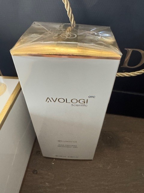 Avologi Scientific ENEO Totale LED Light Therapy skin care AND PRODUCTS