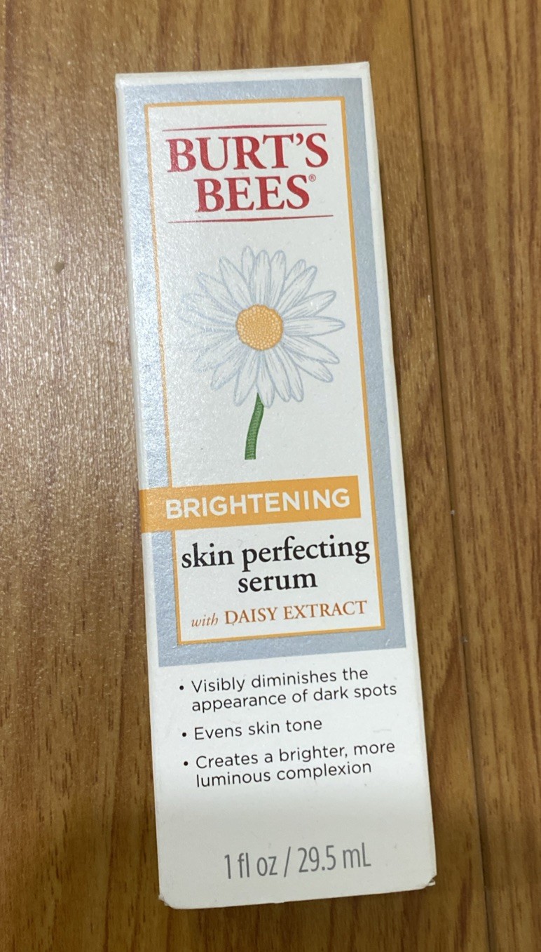 Burt’s Bees Brightening Skin Perfecting Serum 1oz. New In Box.