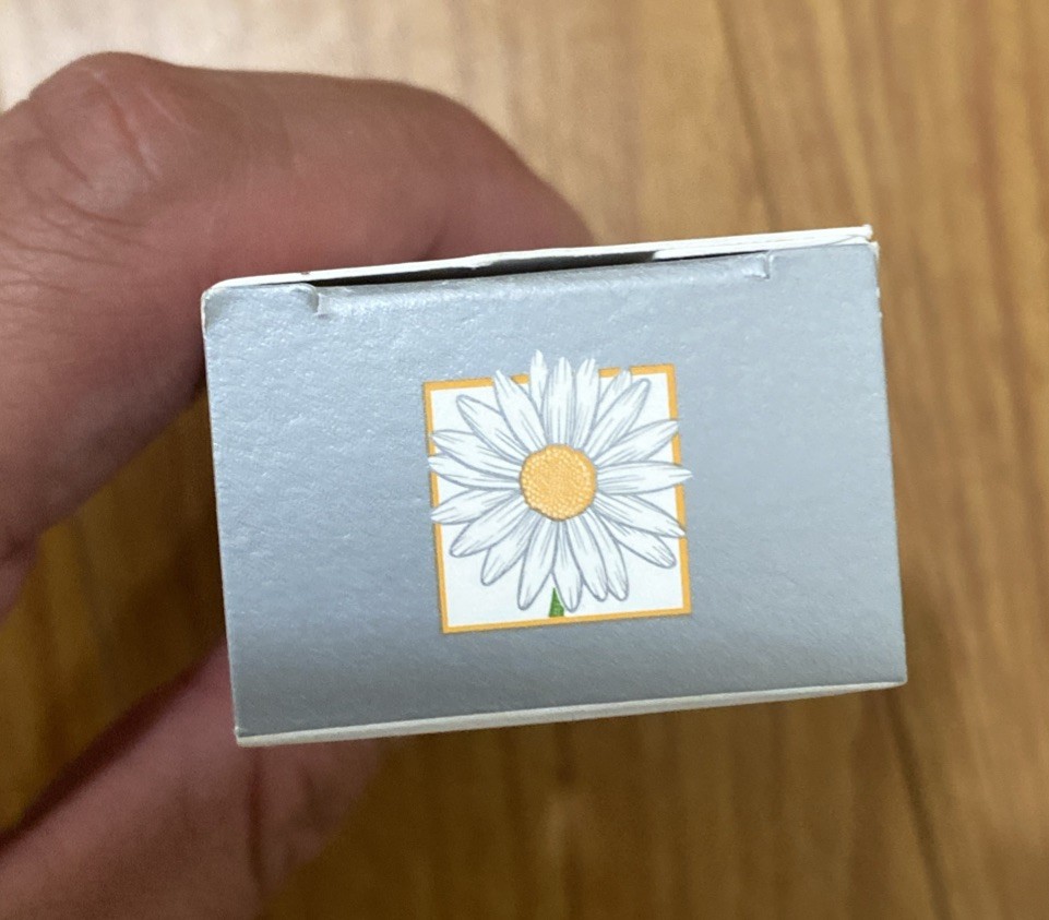 Burt’s Bees Brightening Skin Perfecting Serum 1oz. New In Box.