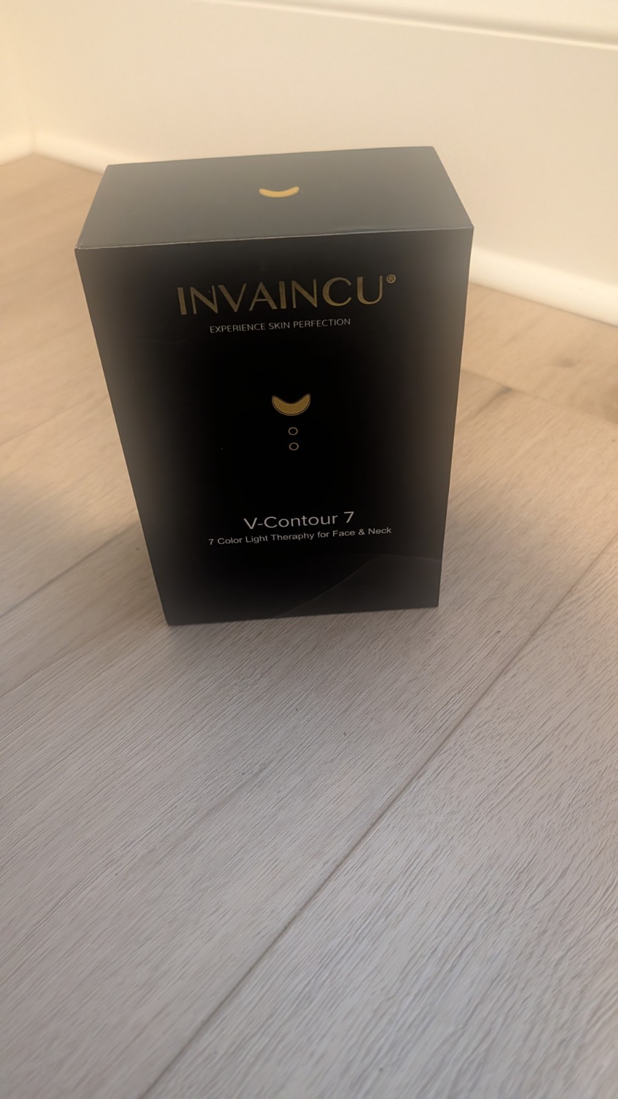 INVAINCU V-Contour 7 Light Therapy Face & Neck Massager Wrinkles Black