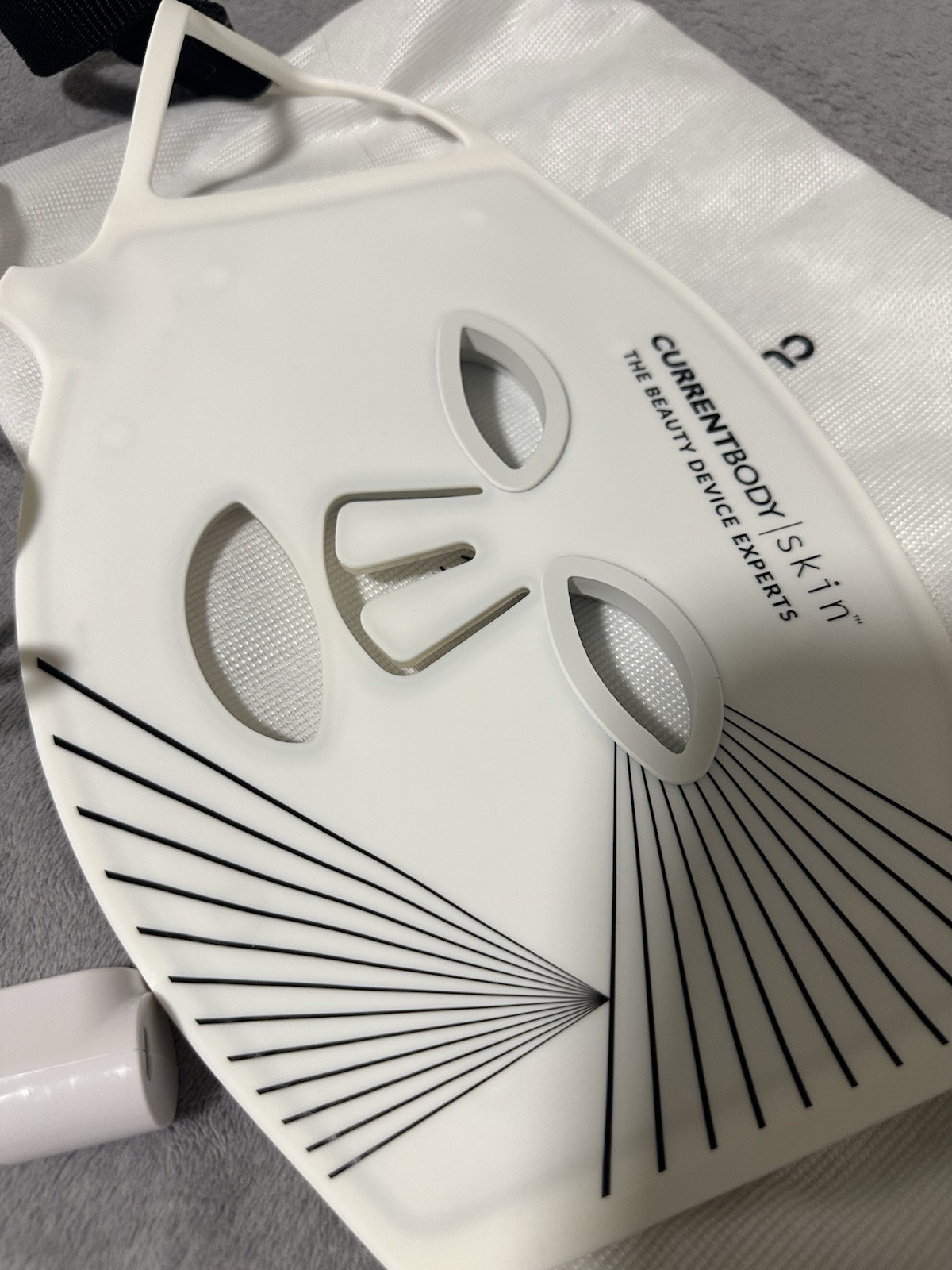 CurrentBody Skin LED Light Therapy Face Mask Series 1