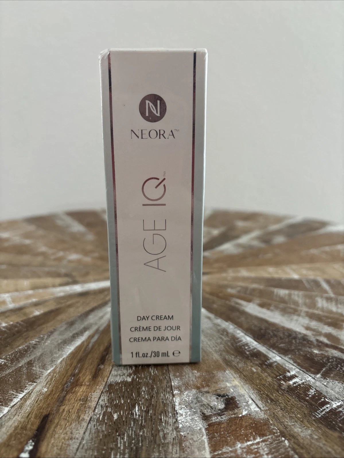 Neora Age IQ DAY Cream (Nerium Age Defying) – 1fl oz/30ml – 07/2027 – NIB!
