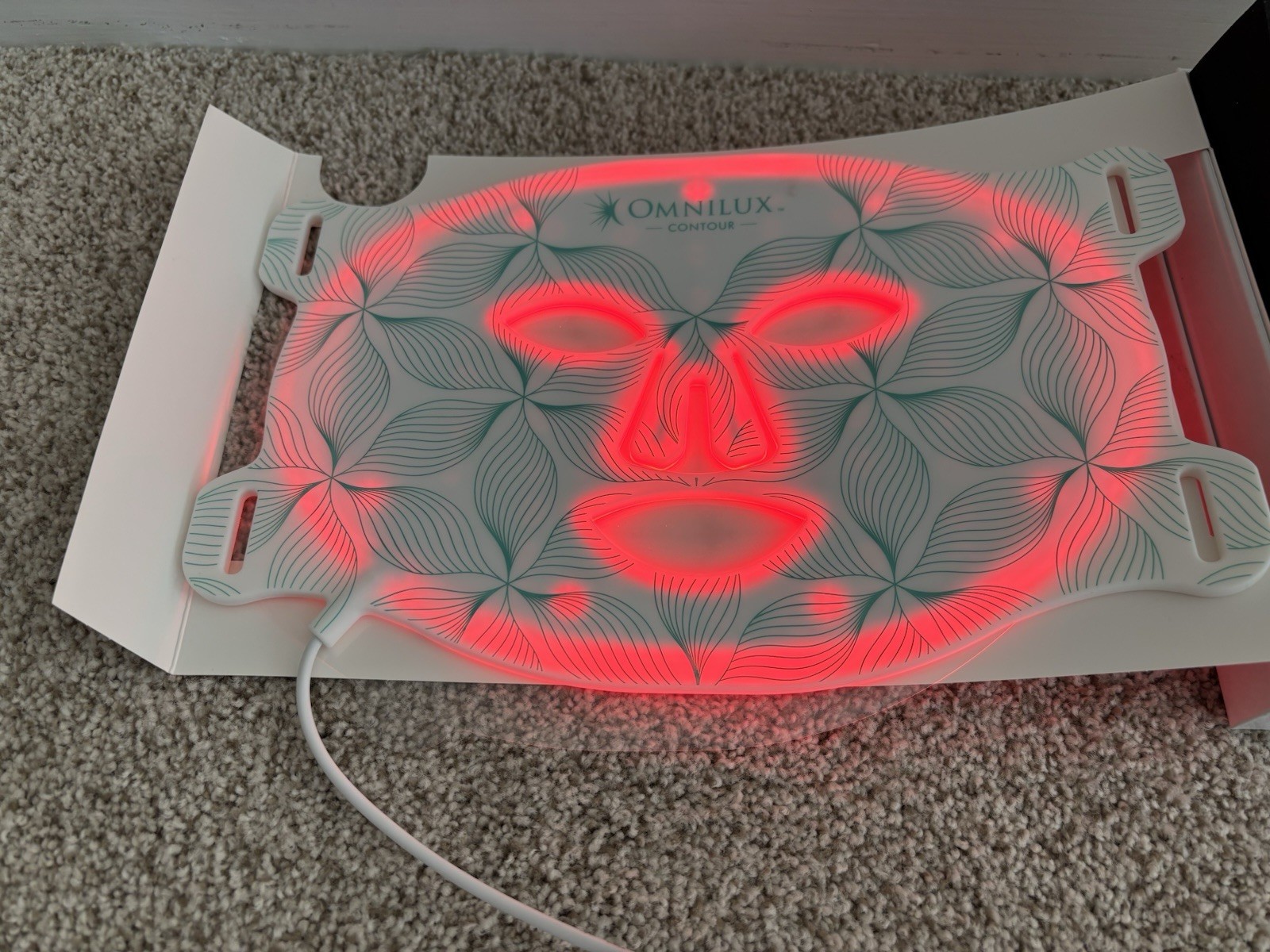 Omnilux Contour Face Medical Grade Anti Aging LED Light Therapy Mask Device