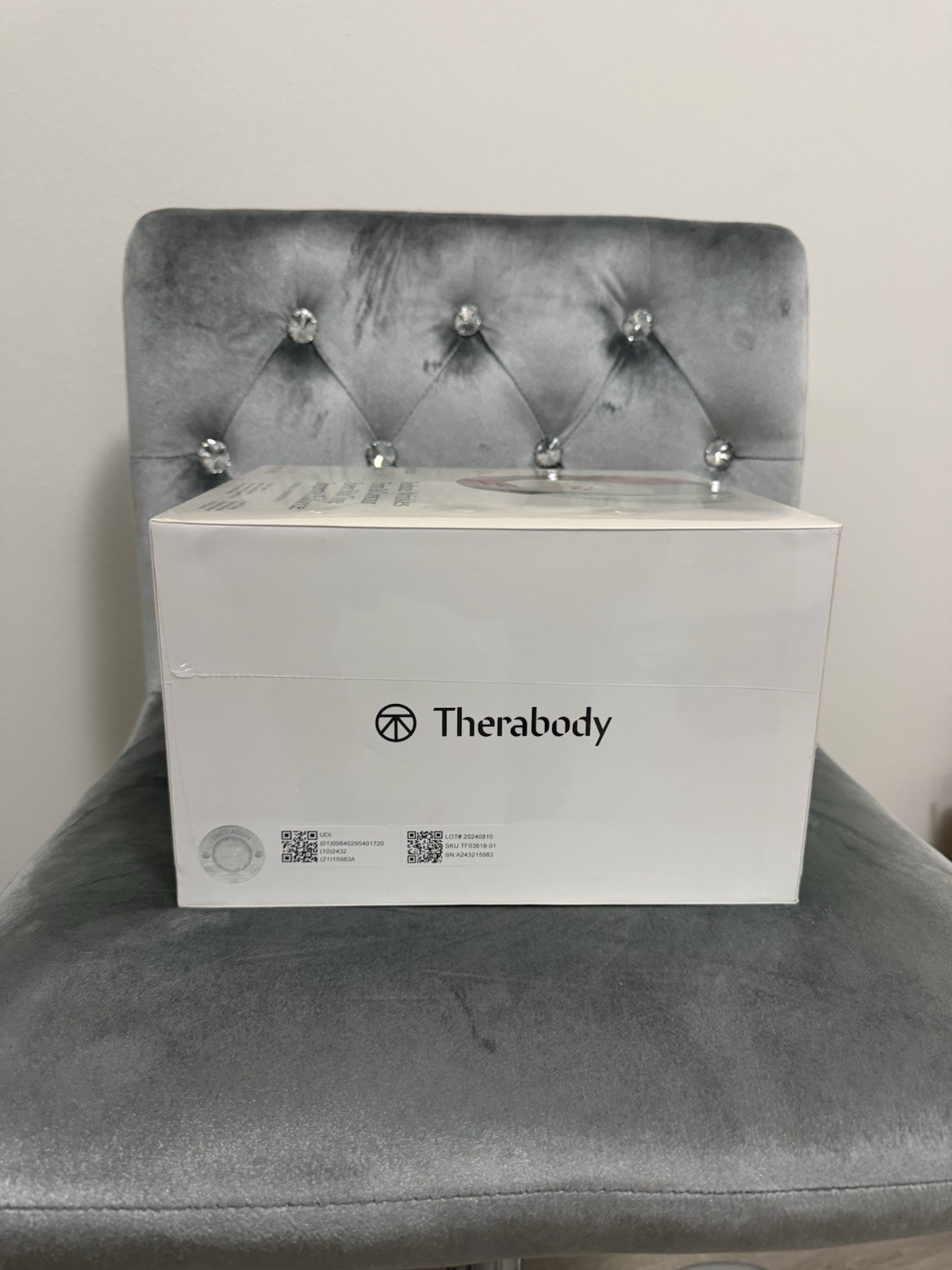 New Therabody TheraFace Mask 648 LED Light Vibration Therapy TF03618-01 New🔥