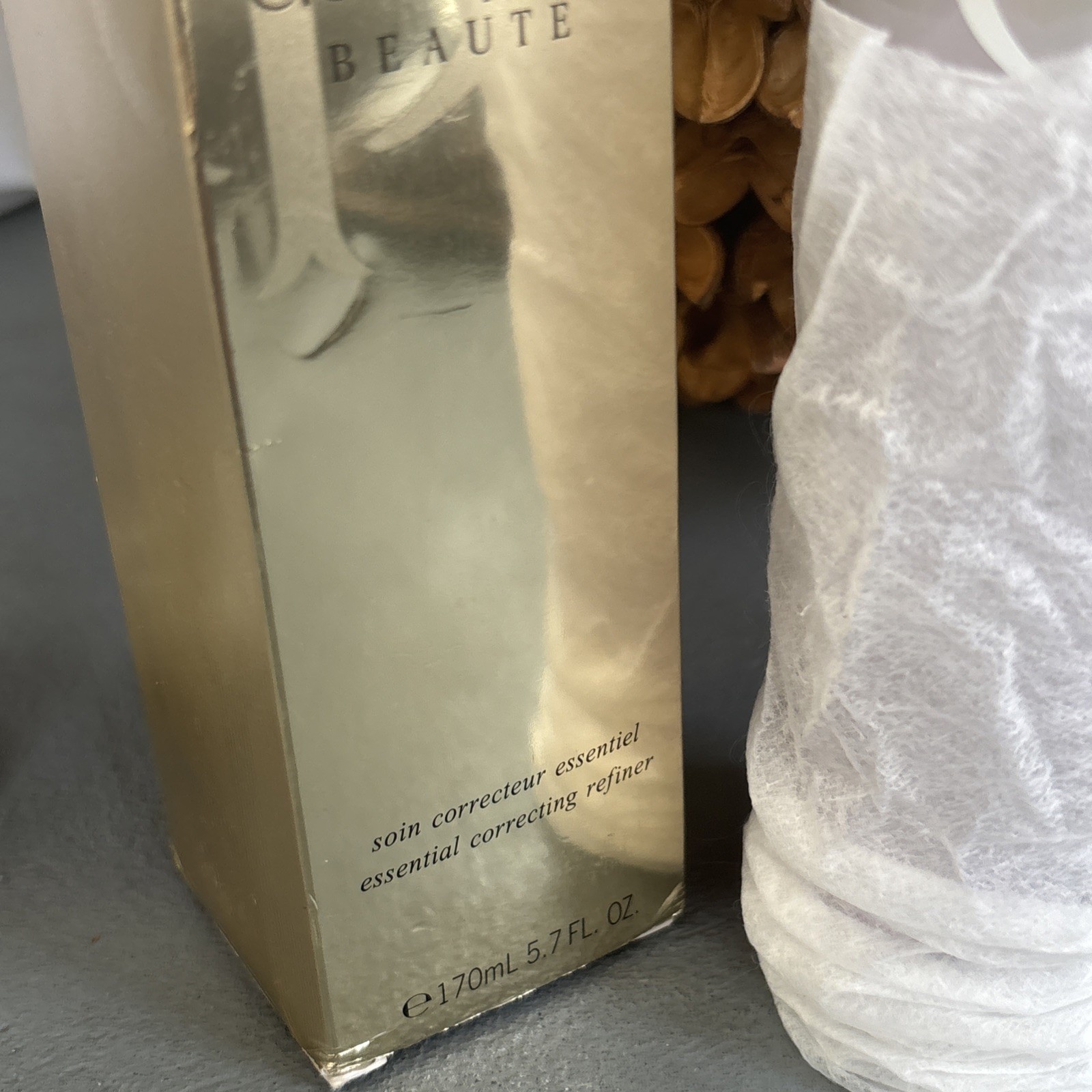 Cle De Peau Soon Corrector Essentiel 170ml See Photos