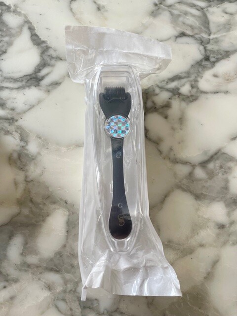 Dermaroller * Matte Black * 540 Titanium Gold Microneedles * NEW * 1.00mm