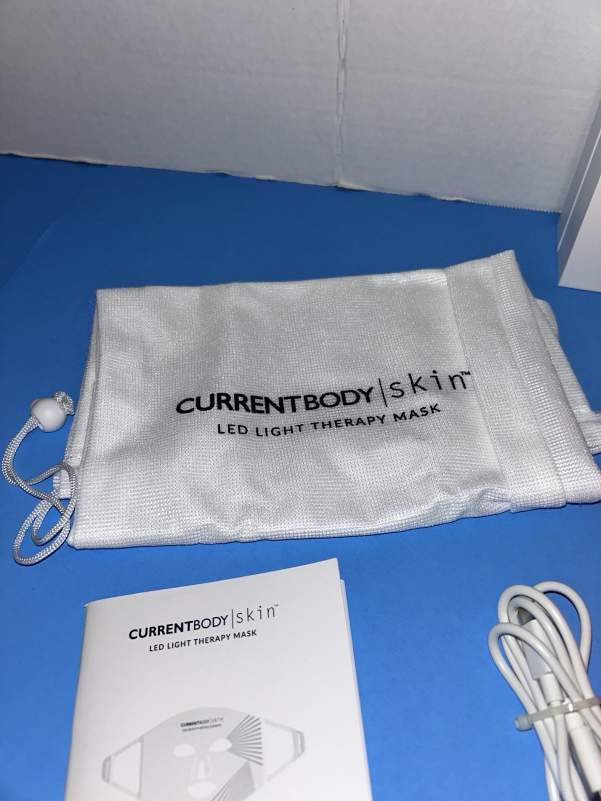 CurrentBody Skin LED Light Therapy Mask Red Infrared Anti Aging Device White
