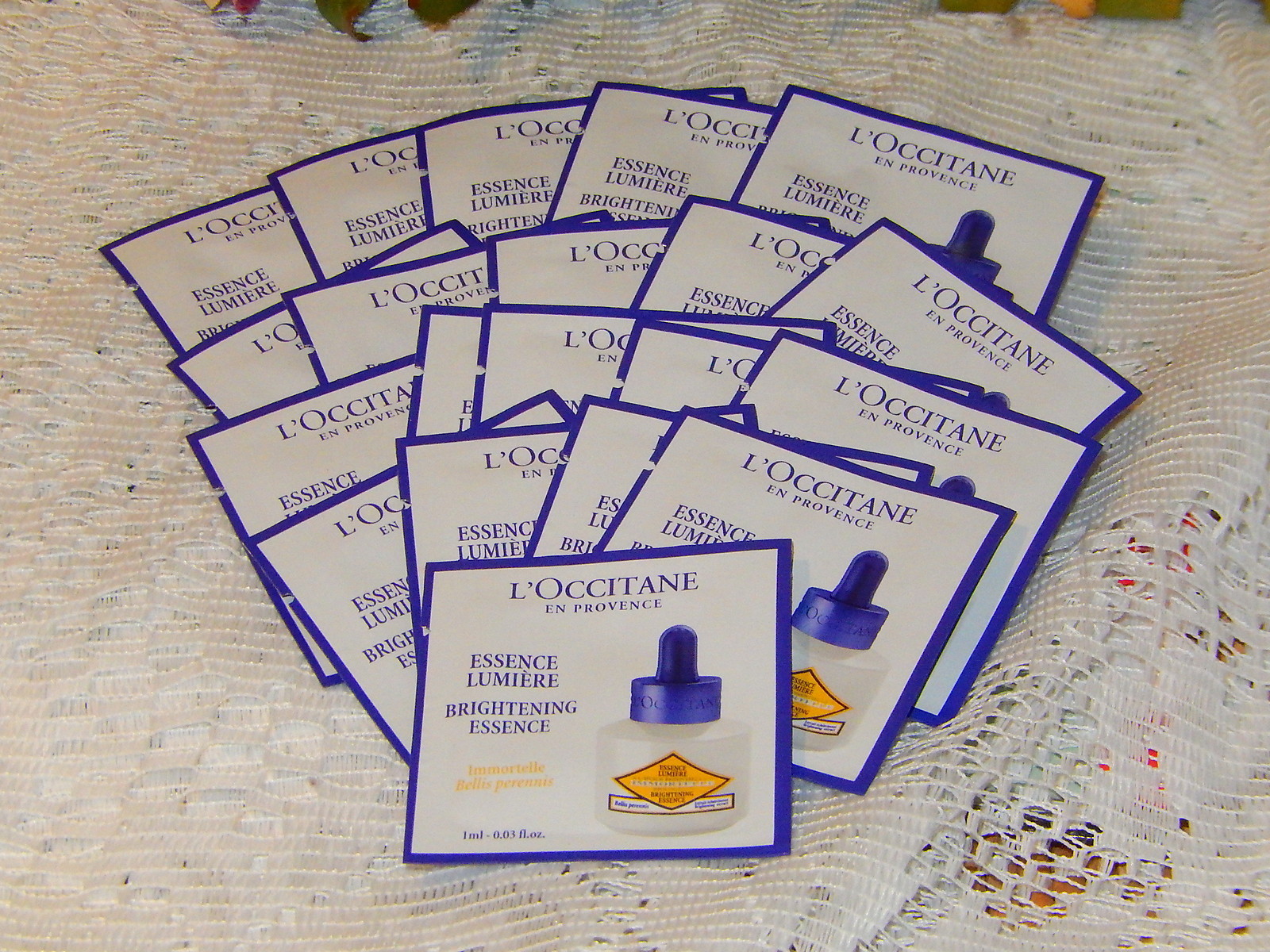 L’OCCITANE IMMORTELLE BRIGHTENING ESSENCE SERUM 20 Sample Travel Packets