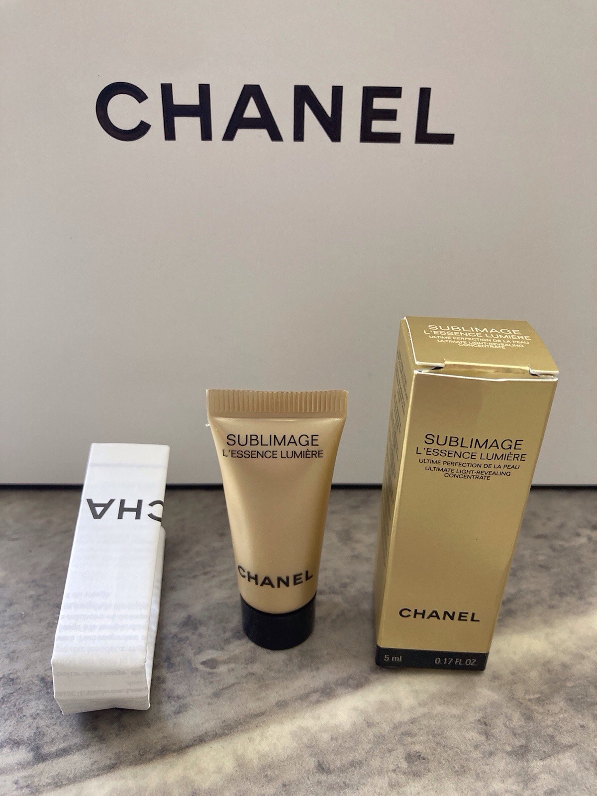 CHANEL – Sublimage La Creme Lumiere Ultimate Regeneration Cream .17FL oz/5ml NIB