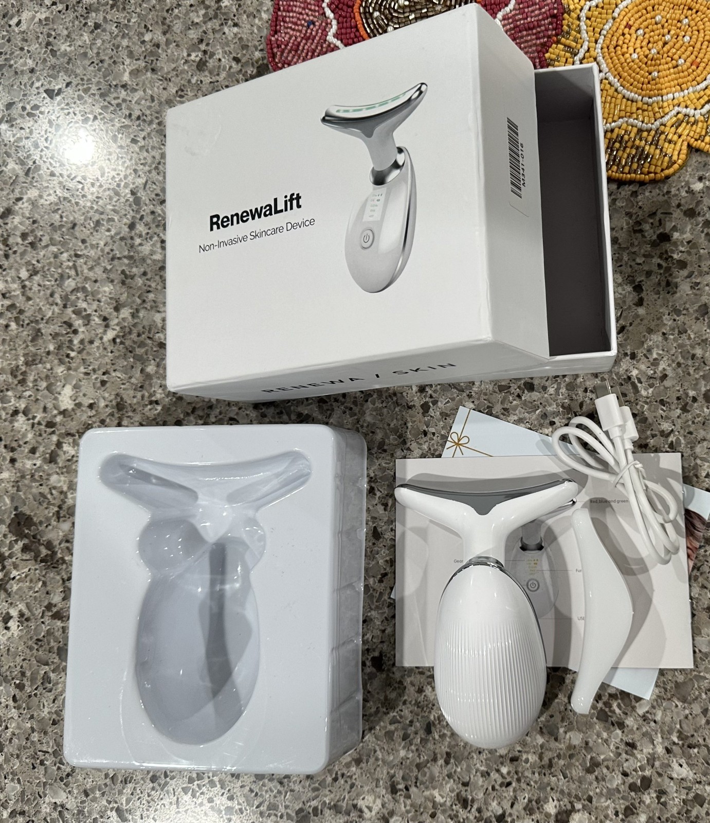 Renewa Lift Non-Invasive LED Skin Tightening Device Face Neck Brand New