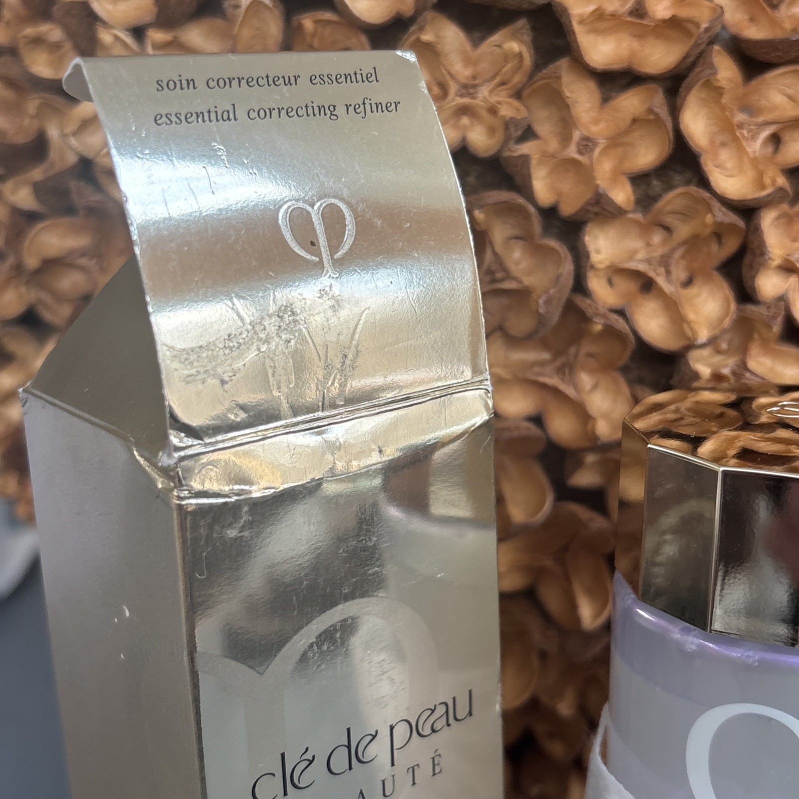 Cle De Peau Soon Corrector Essentiel 170ml See Photos