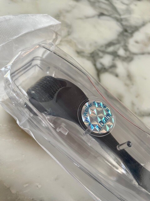 Dermaroller * Matte Black * 540 Titanium Gold Microneedles * NEW * 1.00mm