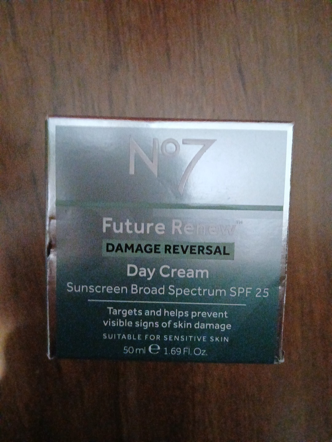 No7 Future Renew Damage Reversal Day Cream w SPF 25 50ml 04/2026