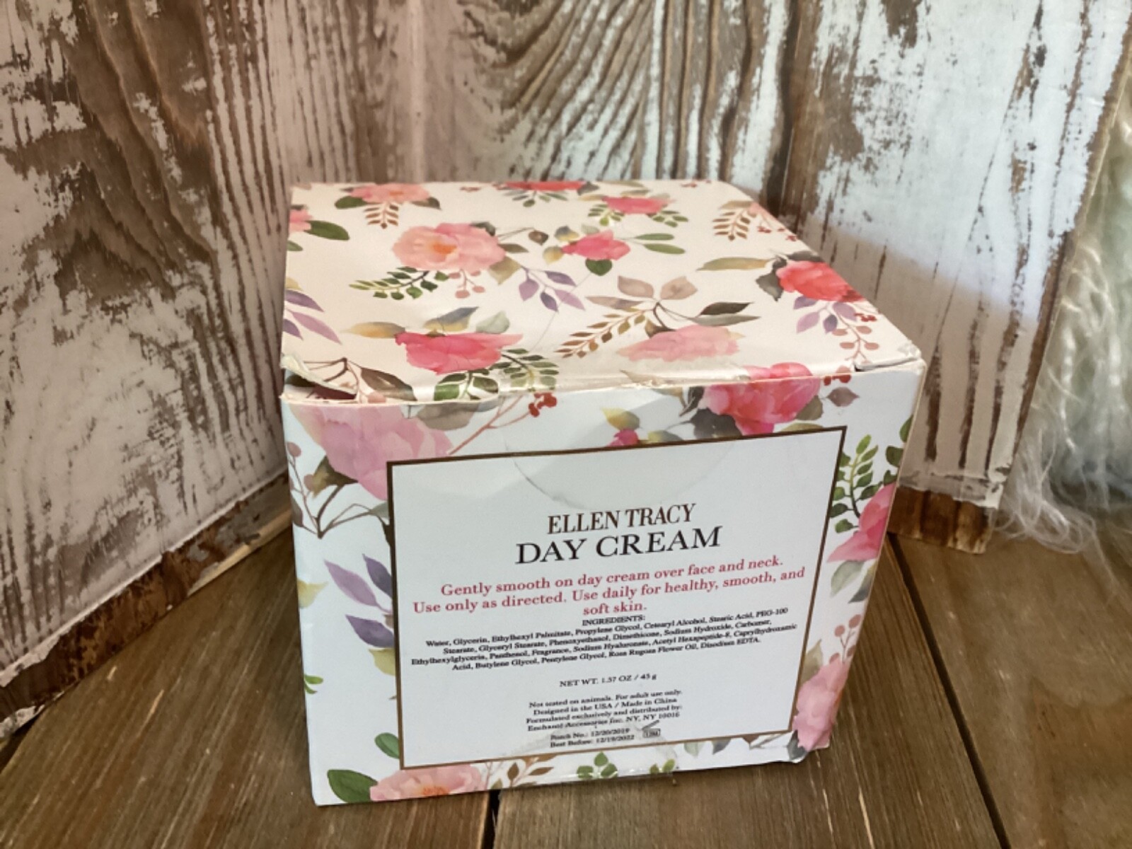 ELLEN TRACY ~Rose & Peptides~Nourishing Day Cream~1.57 OZ/ 45 g~New & sealed~