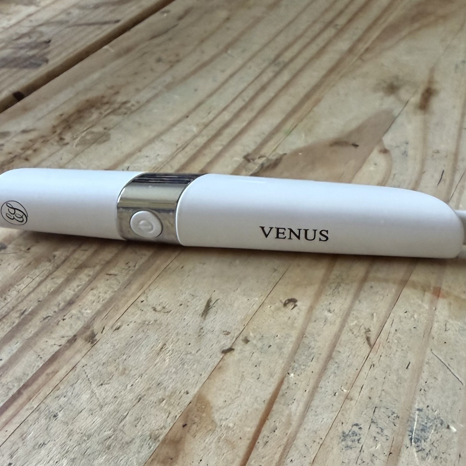 Evenskyn Venus Eyelid Anti-Aging Wand with Thermal LED Therapy & sonic massage