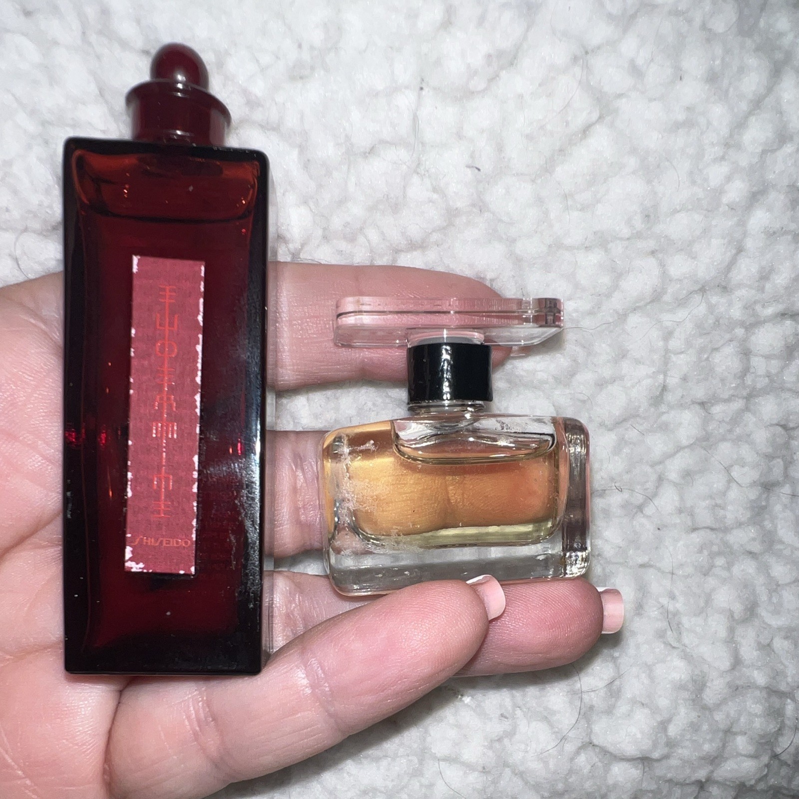 Bundle set: Shiseido Revitalizing Essence 0.2 fl oz & Marc Jacob’s Parfume 0.13