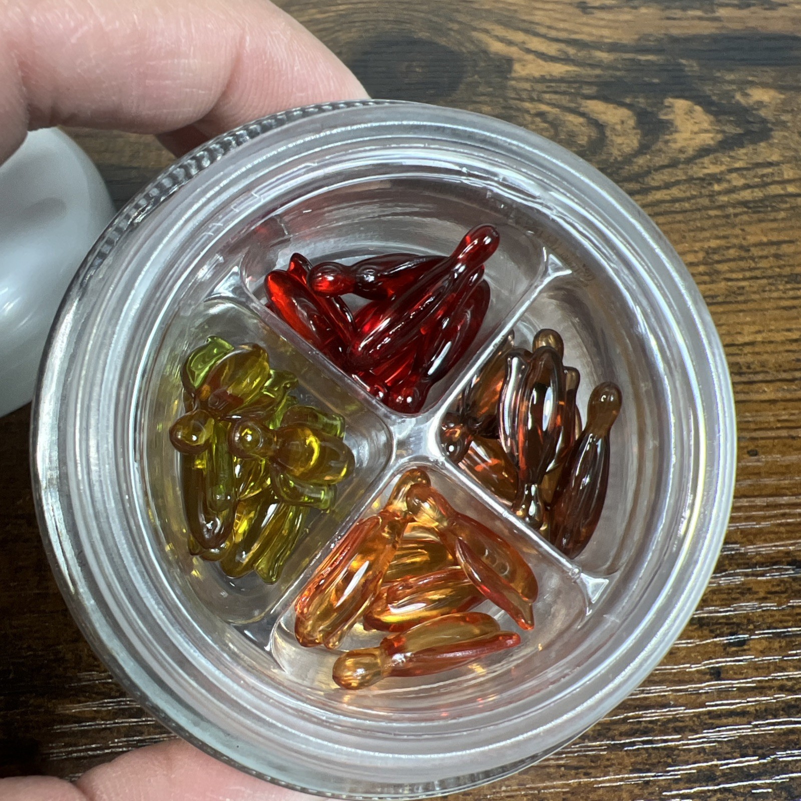 NEW Pond’s Aromatherapy Capsules .12 oz Four Fragrances Happy Romantic Relaxing