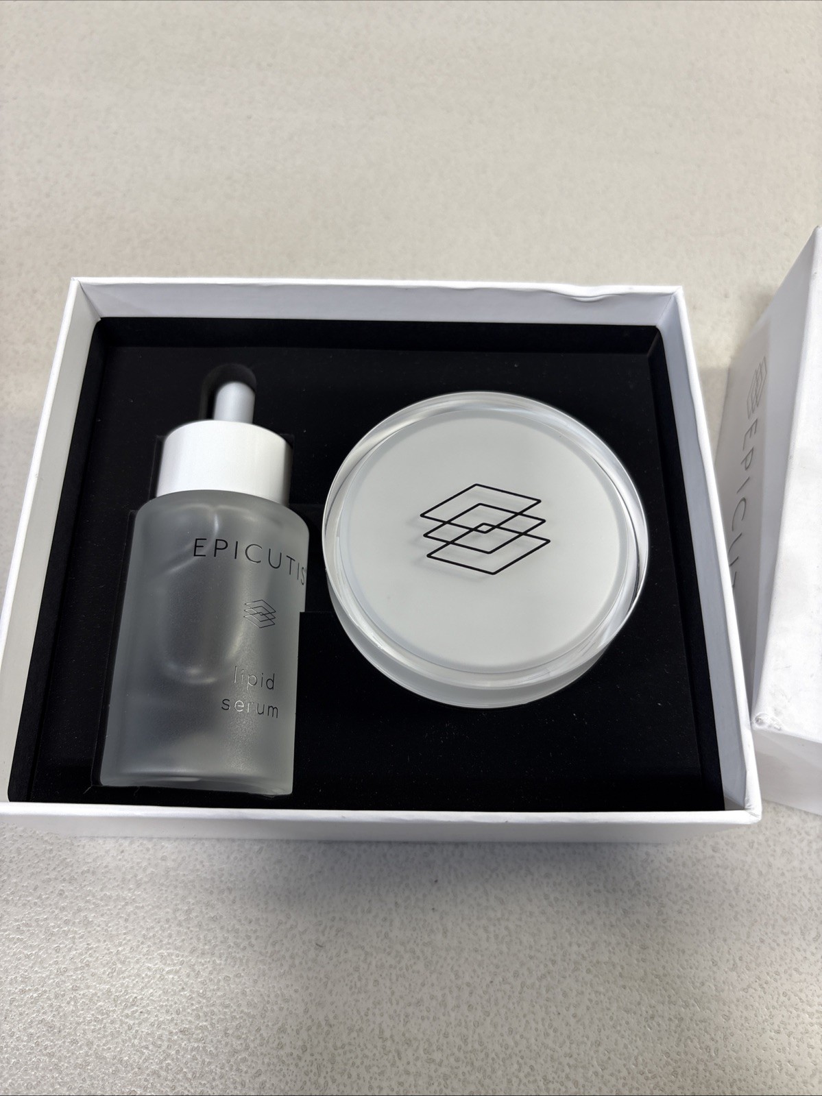 NEW – EPICUTIS Luxury Skincare Set Lipid Serum Hyvia Creme