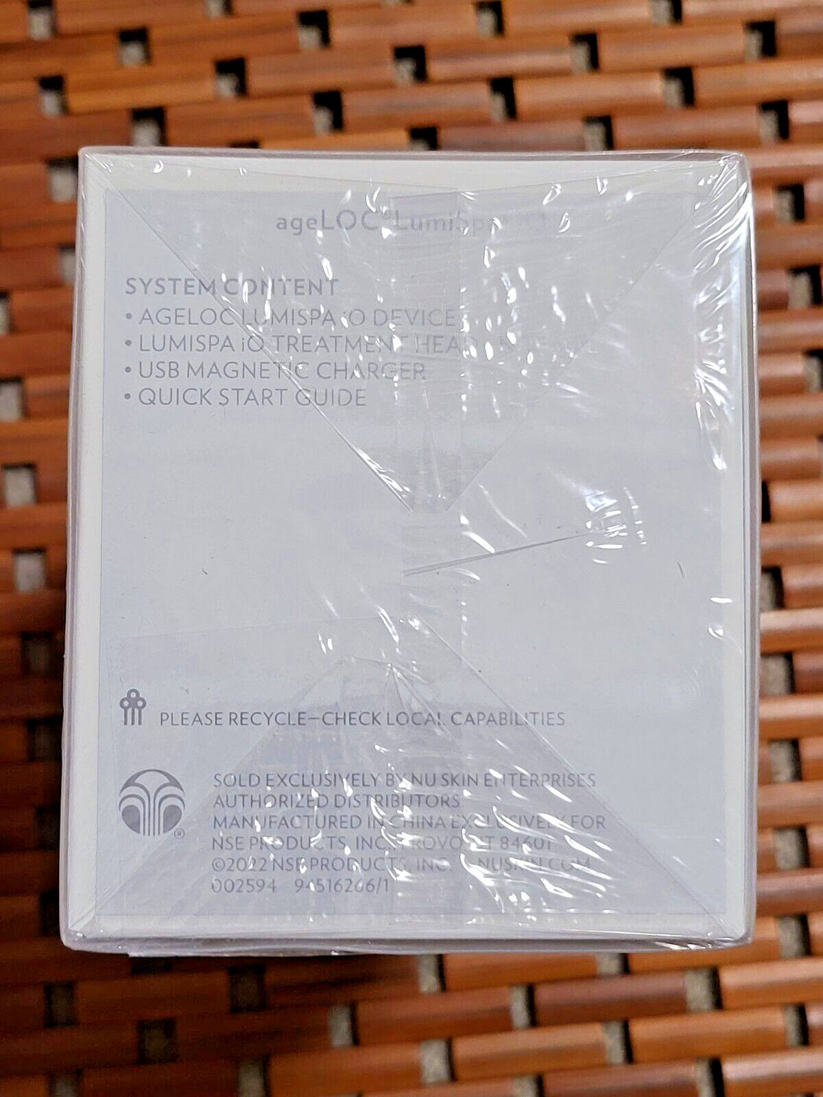 NU SKIN Lumispa IO Rose Gold Device with Magnetic Charger and Head – New –