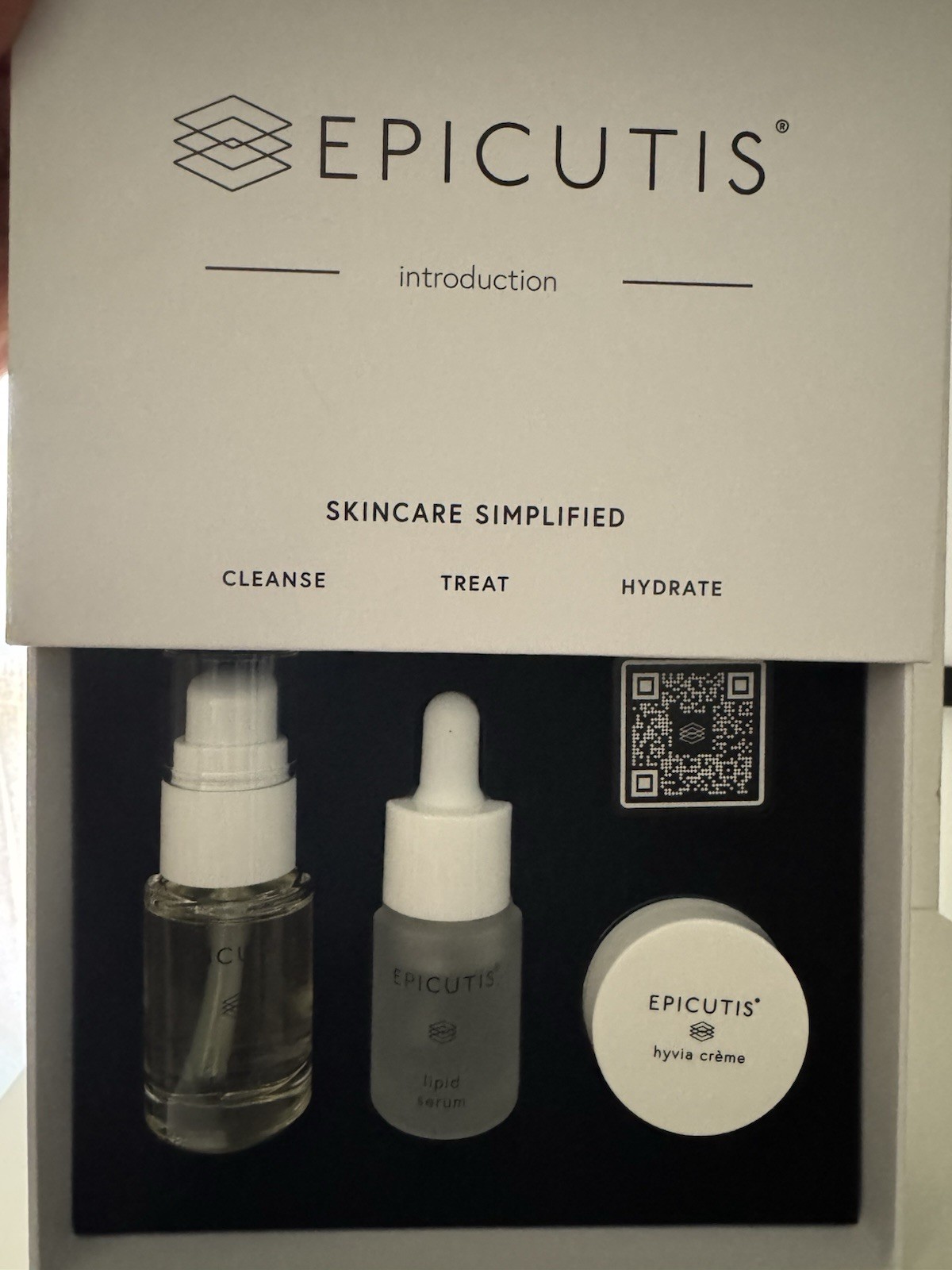 Epicutis Luxury Skin Set EXP. 2028 LIPID SERUM HYVIA CREME oil cleanser. Intro
