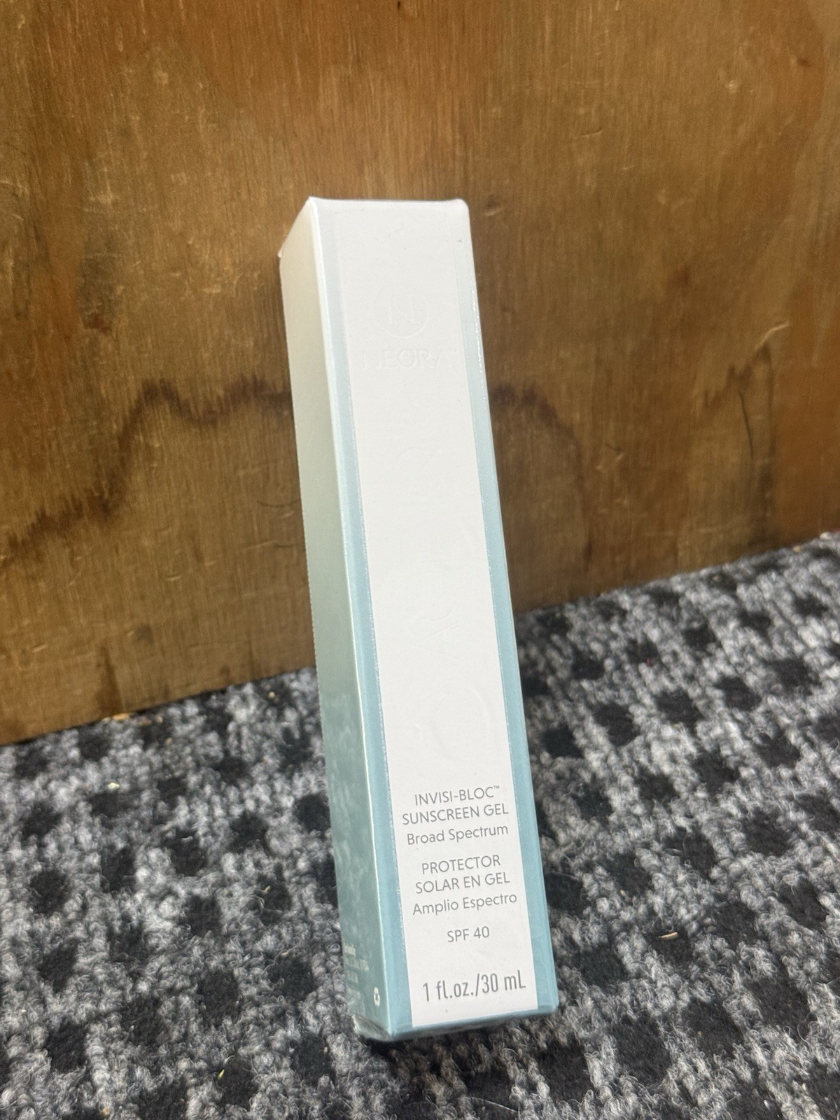 Neora Age IQ INVISI-BLOC Sunscreen Gel SPF 40 / 1 fl.oz NEW Exp: 12/2027 B2B