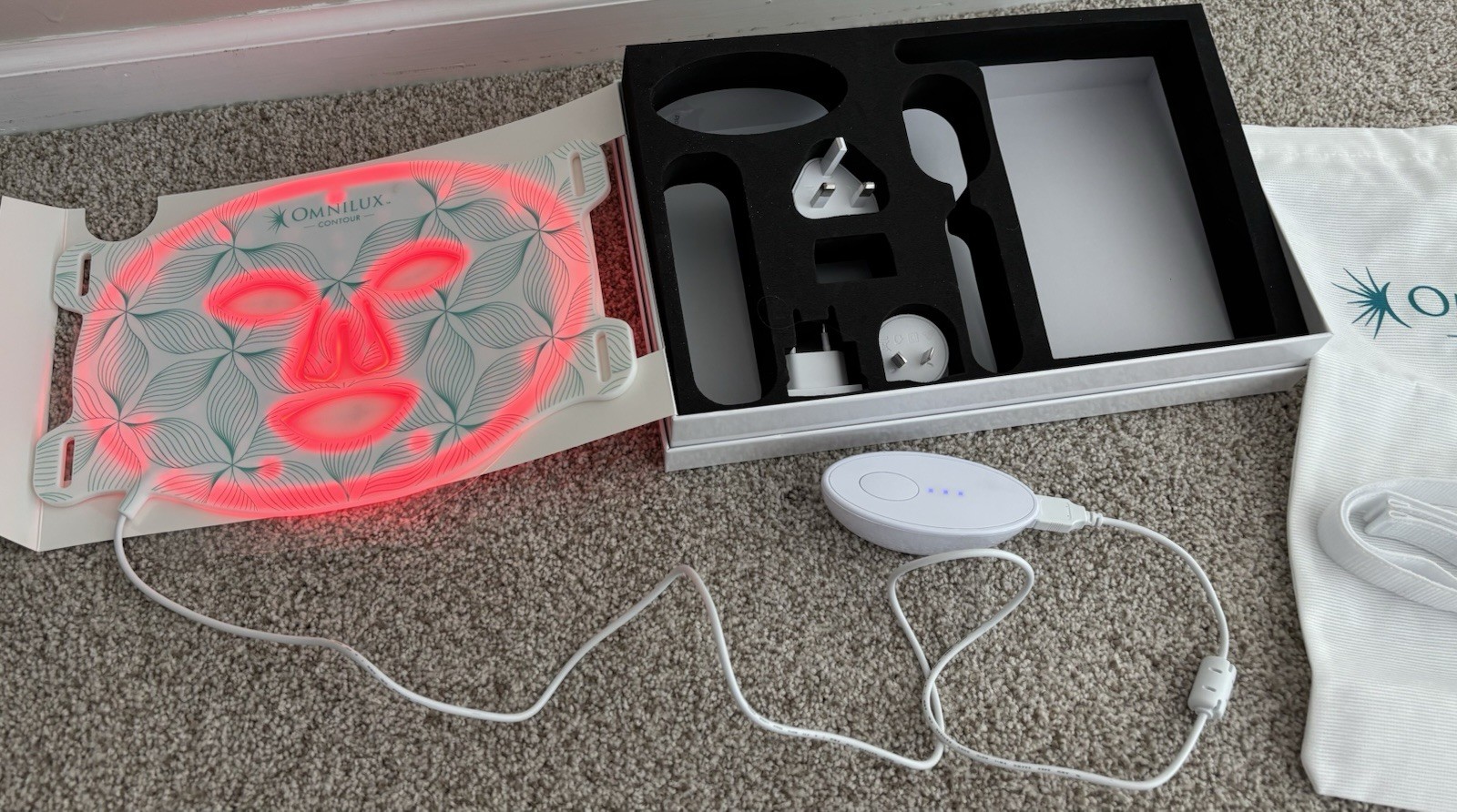Omnilux Contour Face Medical Grade Anti Aging LED Light Therapy Mask Device